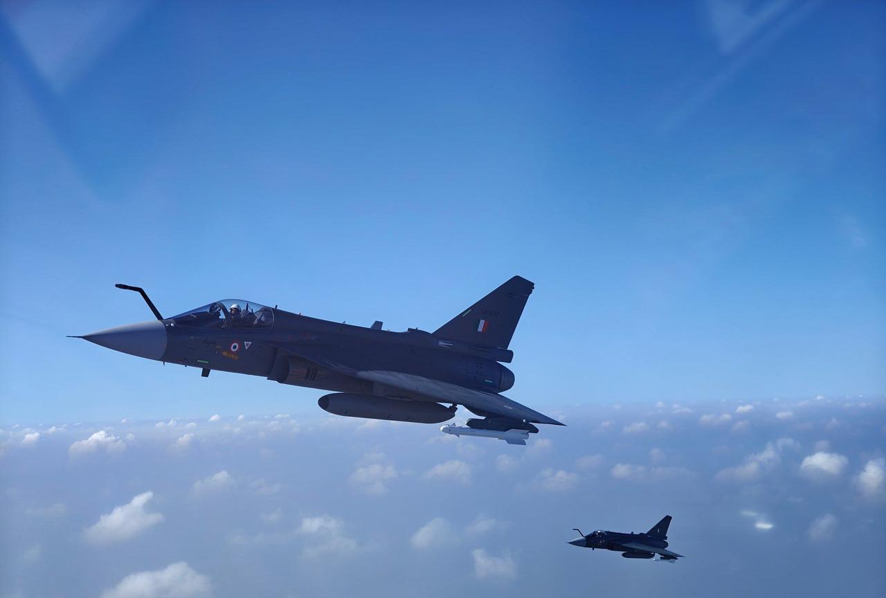 印度国产的Tejas MK2版本战机的机身组装工作已经开始。 目前完成了70％的