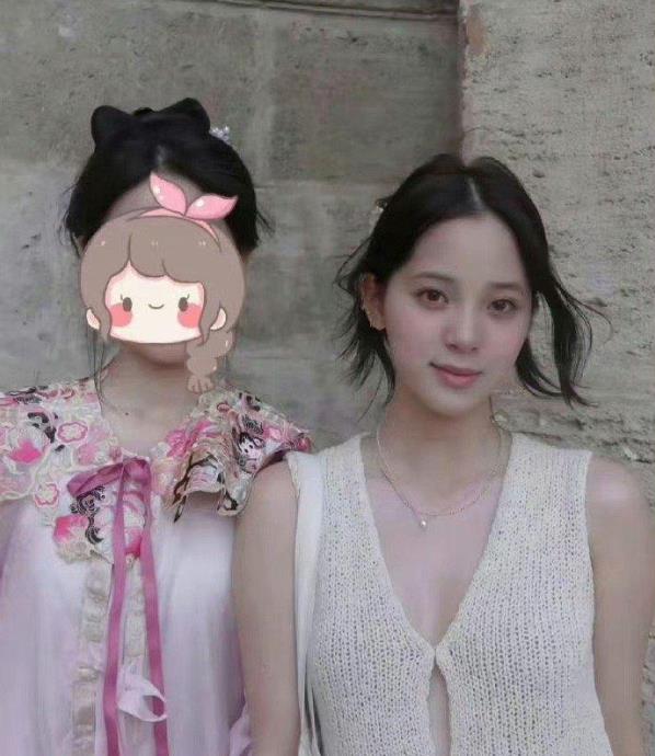 欧阳娜娜这个肚子和腰是真实的吗？