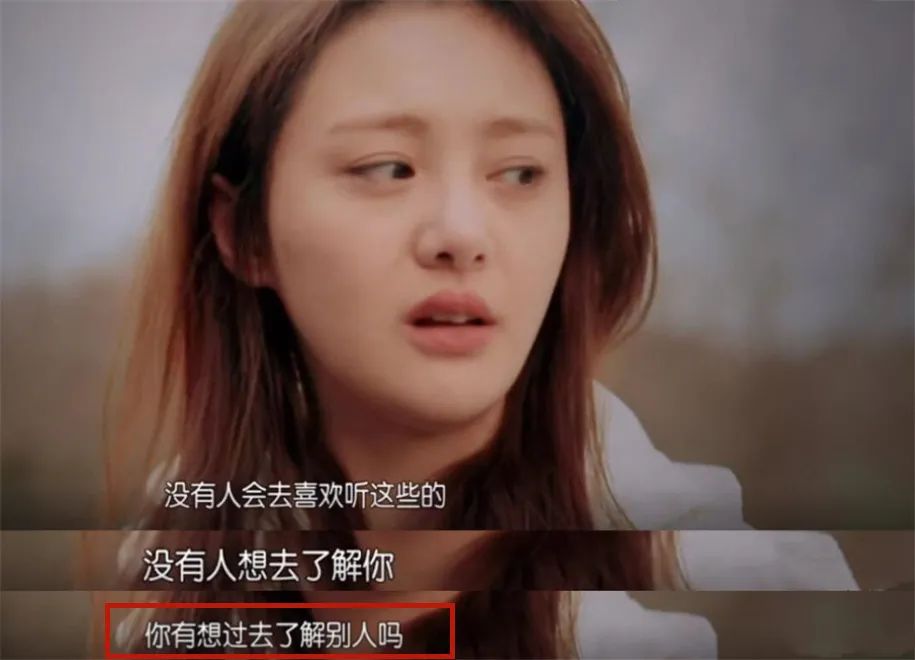 郑爽近况曝光，发福染黄发，与大叔聚餐引热议。她欲回归内娱搞事业，却遭粉丝抵制。因