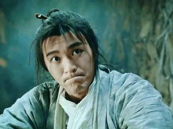 2000年，周星驰拍《少林足球》时向丁佩求助，最后她借了一条李小龙穿过的裤子给他