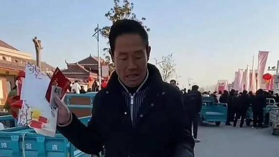 刘强东妹夫近状！是老师没再婚，抚养仨女儿，大舅哥每年给一百万