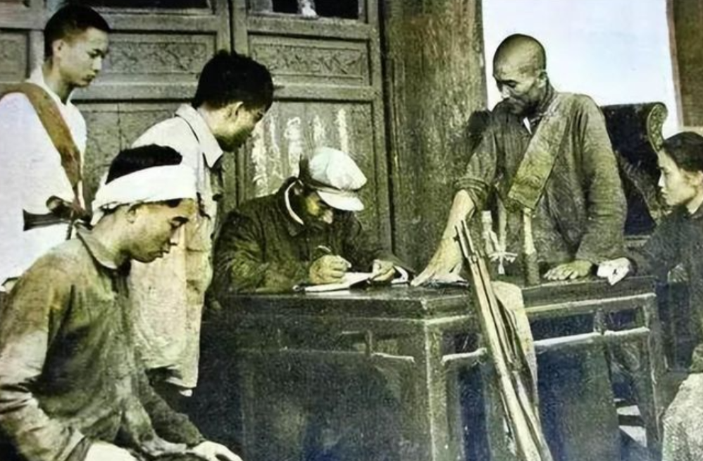 1950，我军剿匪部队到了浙江鄞县的一坐尼姑庵，发现了一个年轻貌美的尼姑，胸脯异