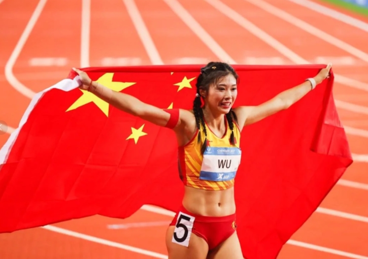 吴艳妮是史上第一个赢得世界田联金标赛事的中国短跑女选手。

事实上，连续两次客场