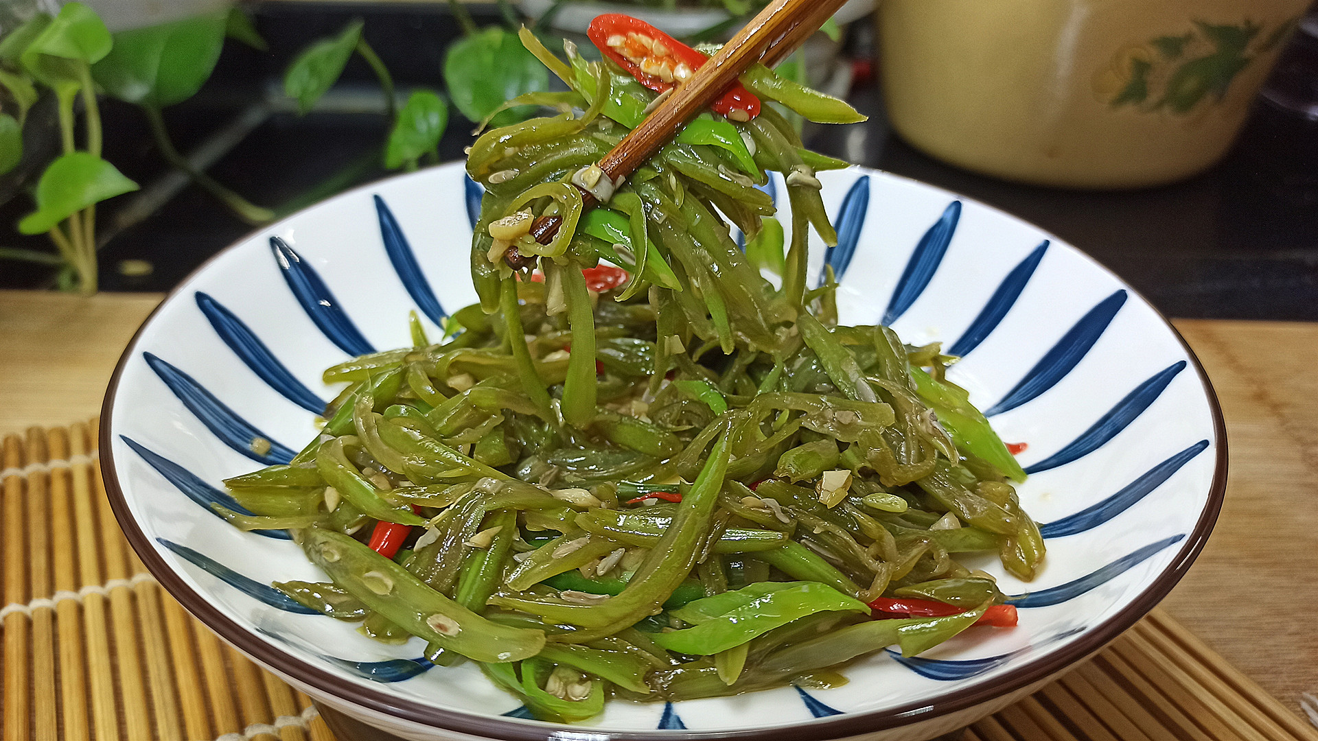 炒豆角怎么炒好吃又简单，像我这样做，香辣开胃，特别下饭#治愈生活的美食