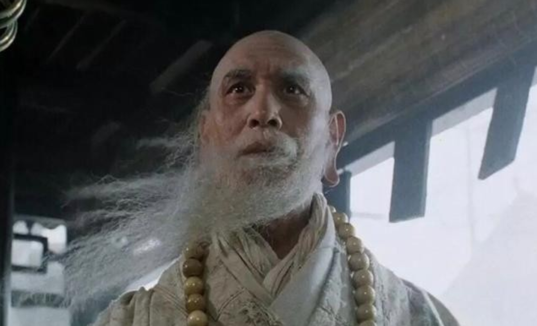 1993年，王晶拍摄《九品芝麻官》时，找不到饰演“李公公”的合适演员，周星驰说：