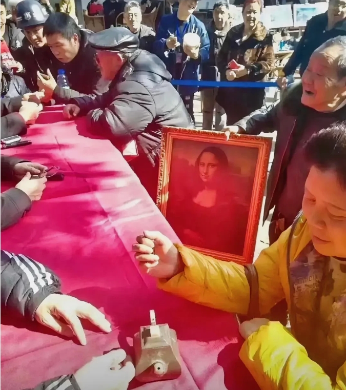 鉴宝节目中什么人都能发现。这位大爷拿出来的宝物，让专家都不敢轻易鉴定。
你说要是