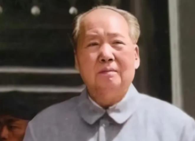1975年，已经82岁高龄的毛主席突然问身边的人：目前在押的国民党战犯还有多少？