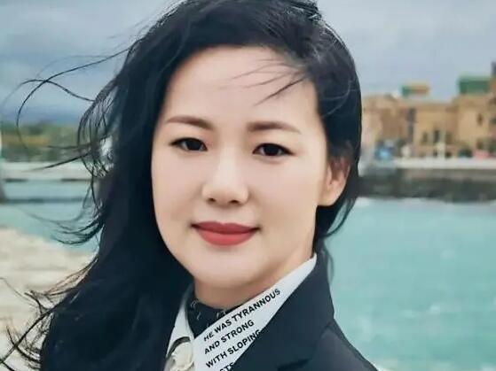 咏梅在公开场合谈及女性年龄焦虑问题