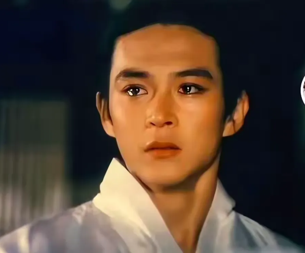 初见这张脸，瞬间就被狠狠惊艳到，简直像是上天精心策划，将林青霞的绝美与吴彦祖的俊