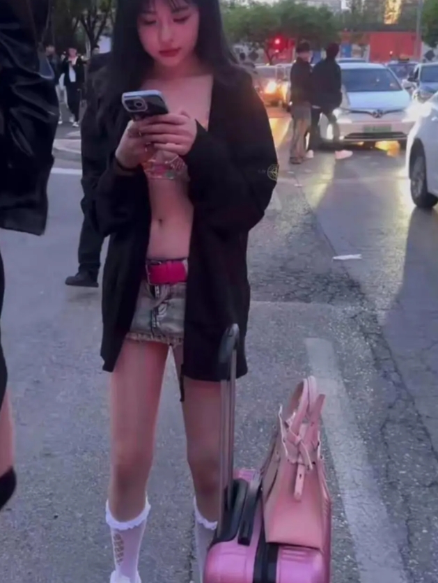 下班的路上看到了一道美丽风景！