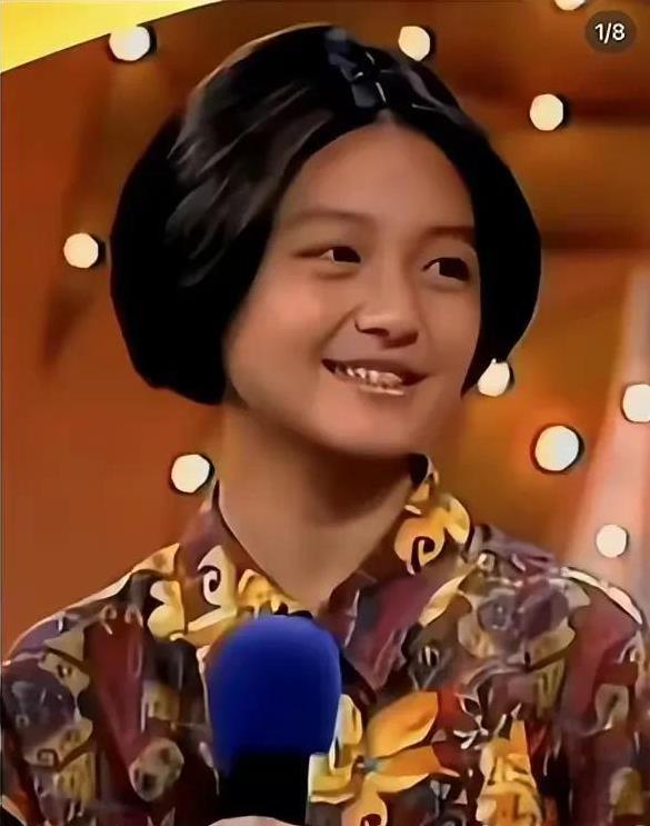 年轻时的大s
又黑又瘦
还不如妹妹小s好看
为了美白，她做了一系列不可思议的事情
