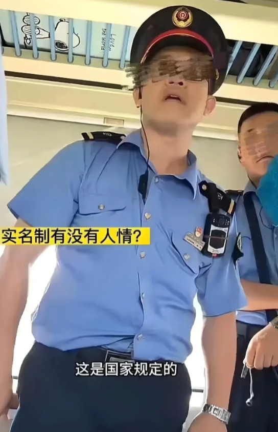 有个男的把自己的卧铺让给身体不舒服的妹妹，自己去坐硬座。结果列车员过来说，这样不
