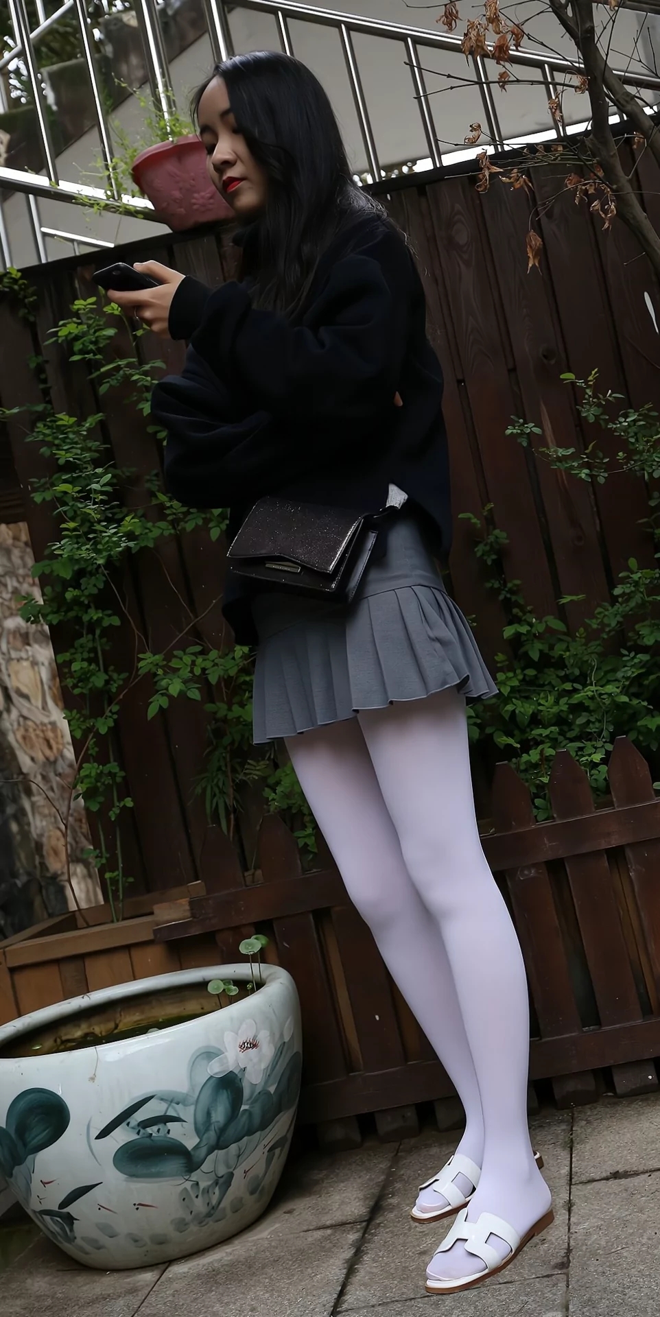 美女换个鞋子搭配白丝会不会更好看