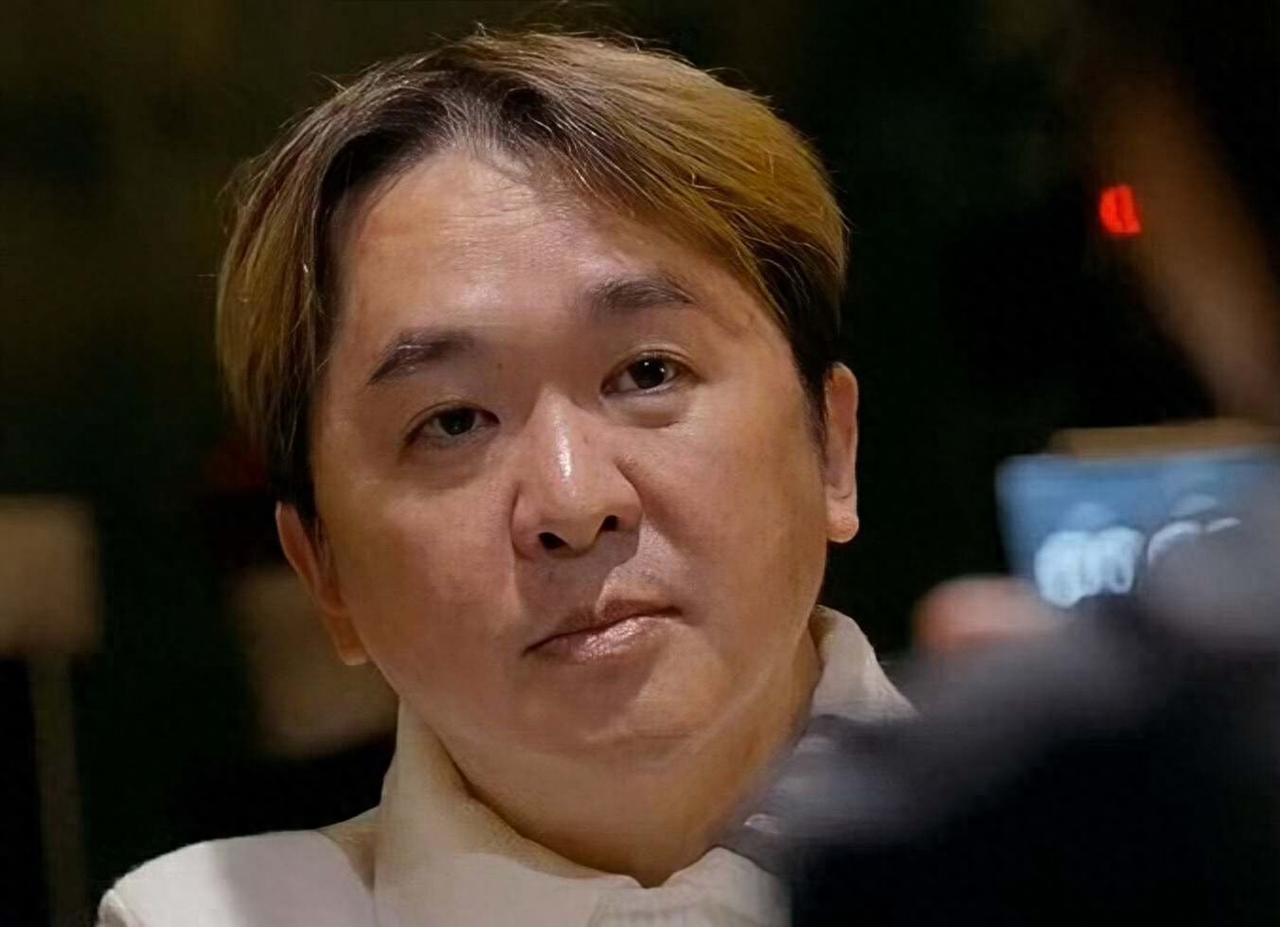 香港男星大爆料：某女星竟与六位富豪有染，孩子生父是谁都不知道！
2025年1月2