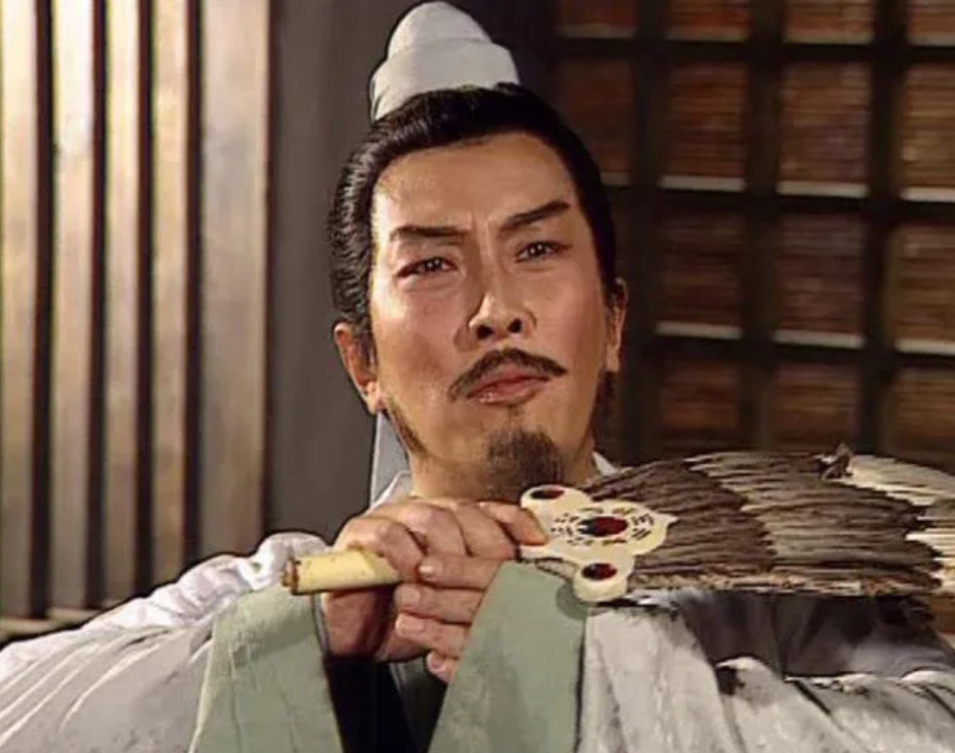 诸葛亮一生中最大的四个错误：
1、夺益州后不再以荆州为重，把荆州单独留给关羽。