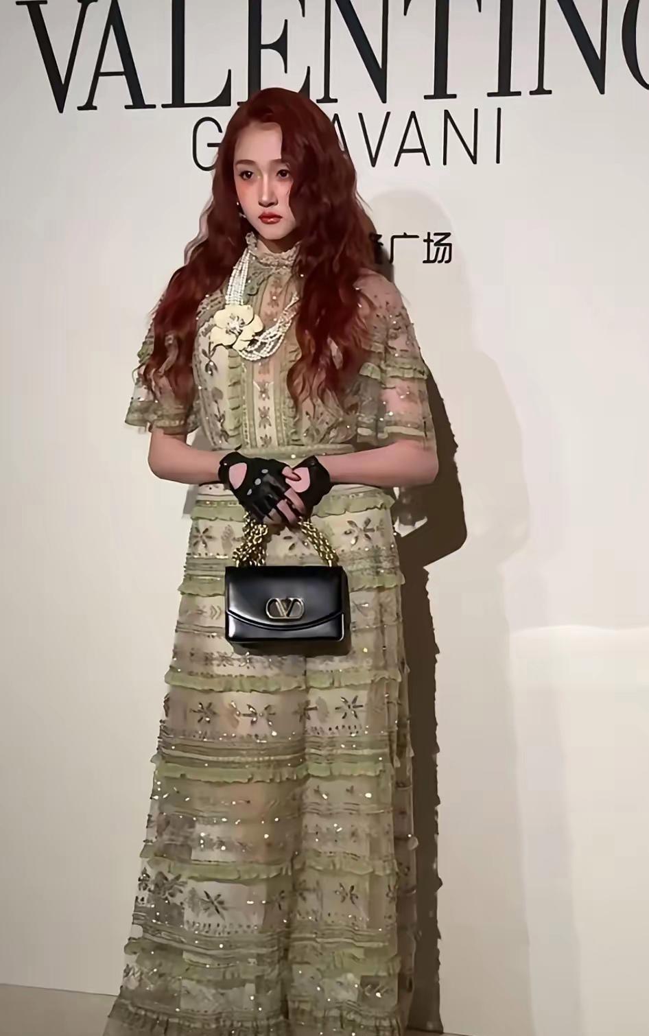 关晓彤打扮好绿啊？