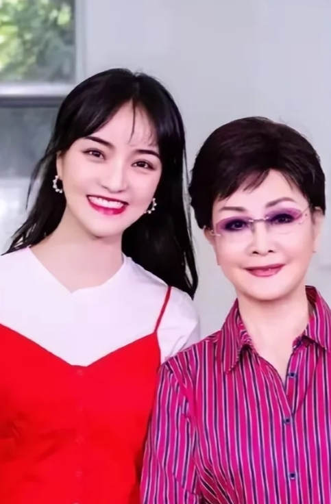 肖一：音乐路上独立绽放，爱心温暖人间
