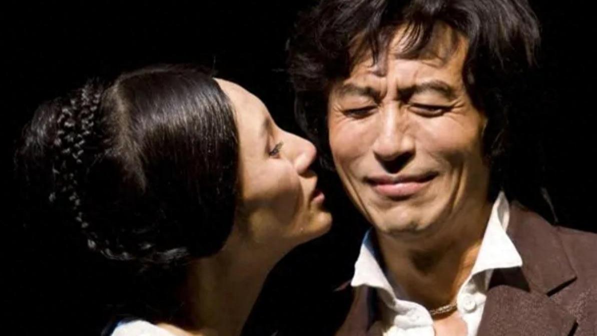 王洛勇：曾是胡歌的恩师，独闯美国16年，感激19岁嫁给自己的丁宁