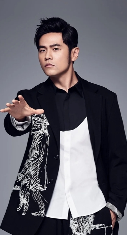 周杰伦：从感冒药空瓶到音乐灵感的奇妙之旅