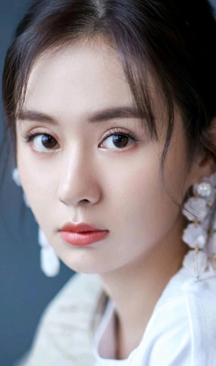 郑合惠子：盛放的花朵，无需言语的璀璨