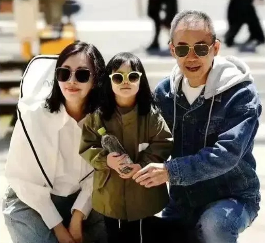 王石和张纪中，你们觉得他们俩谁的精力更旺盛？王石今年73岁，张纪中今年也73岁。