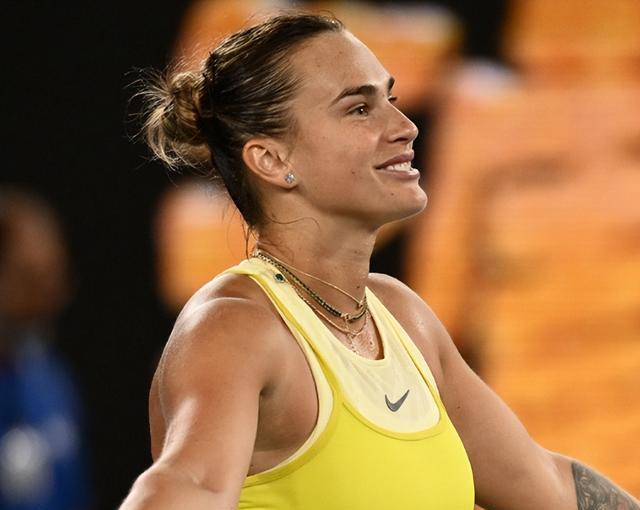 澳网半决赛夜，萨巴伦卡横扫晋级，斯瓦泰克错失赛点遭翻盘