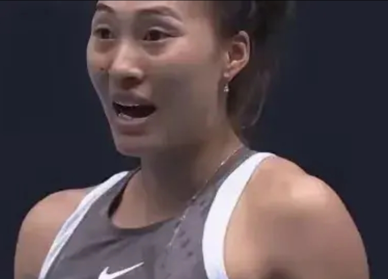郑钦文，你咱就成了笑话。曾是奥运会冠军的她，如今成了见谁都输，只能打一轮的选手。