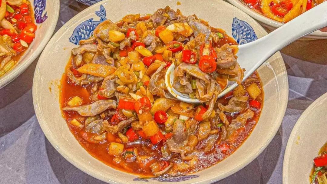 姑娘新婚2个月胖10斤，抱怨老公饭菜太丰盛，网友：知足吧