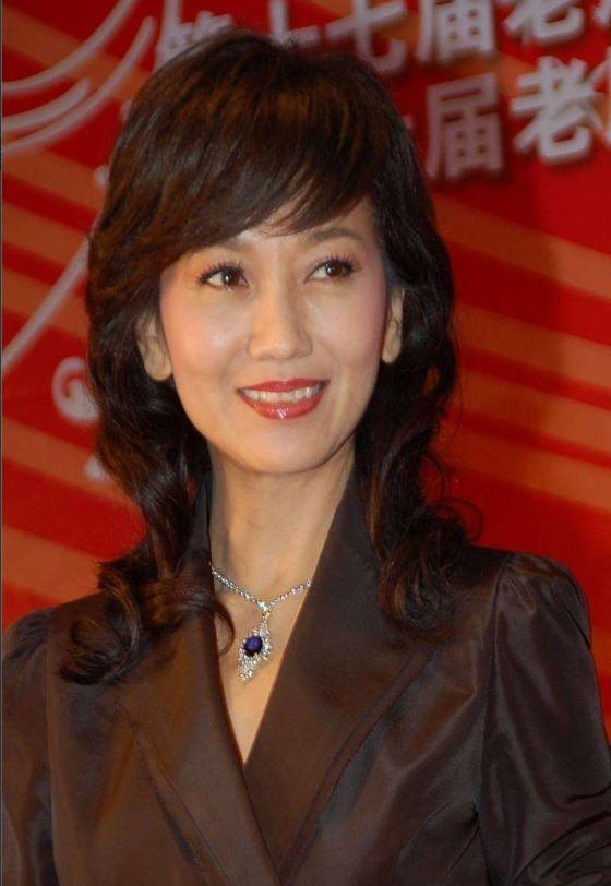 赵雅芝不仅长得漂亮，而且还有一种独特的气质，让人感觉舒服。这种心态在娱乐圈是绝无