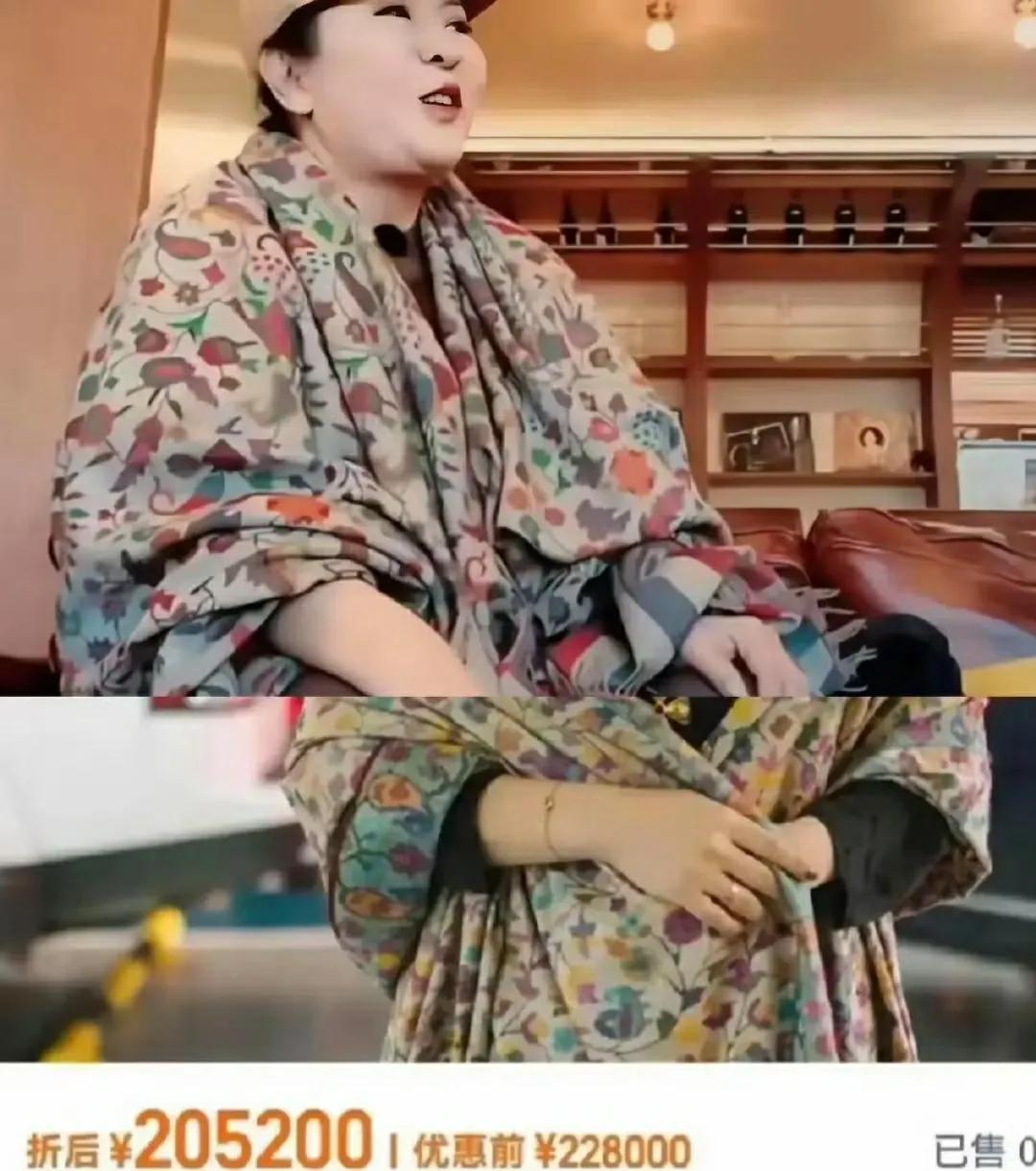 向太这条围巾就20万呢，她花20万买一条围巾，就像我们花200买一条围巾吧！