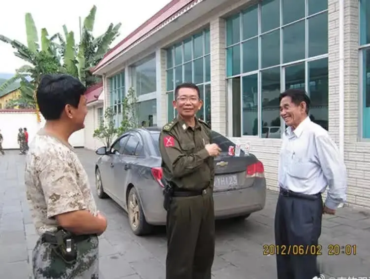 果敢军彭家声司令，在2012年6月，从四特小勐拉地区，去了克钦邦地区求援，这组照