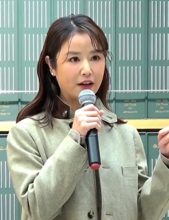 林心如 线下活动路透，49岁这状态如何?
都说她医美，我觉得没有，眼睛还是那么葡