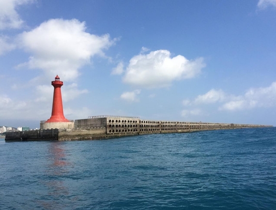 高雄港不光是贸易港口，还是所谓的“台湾海军”驻扎地，也正是因为拥有武装力量，

