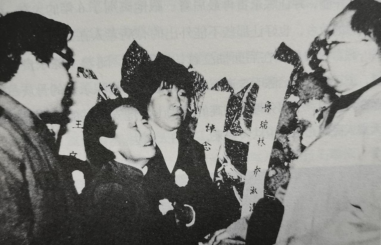 华国锋从领导岗位上退下来之后，基本上都是深居简出，很少在公共场合露面，甚至连中央