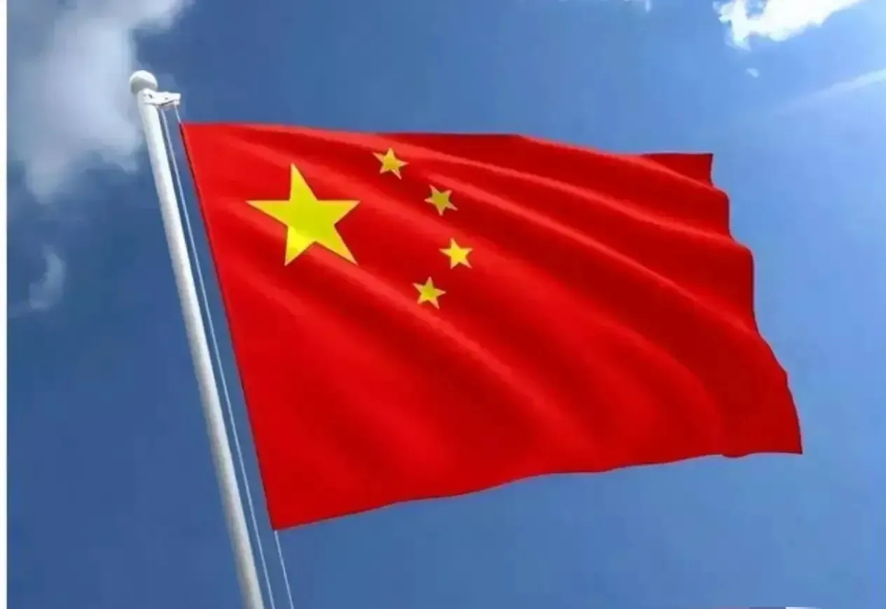 台海现在闹得这么紧，其实就是民进党自己搞出来的。他们说解放军有大动作，但啥实质证