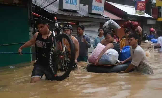 菲律宾没空管南海问题了，马尼拉宣布进入灾难状态。前几天菲律宾与中方签署了协定，同