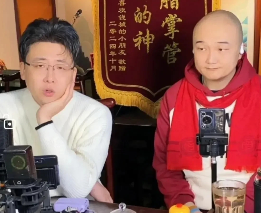 钱城隋意和李铮关于叫侯耀华为“侯二”的这个争论其实是内行和外行的分歧，钱隋是行内