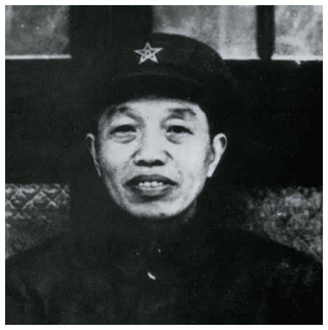 你到底在银行存了多少钱？毛主席突然向谭震林发问，他如何解释？毛主席又为什么这么问