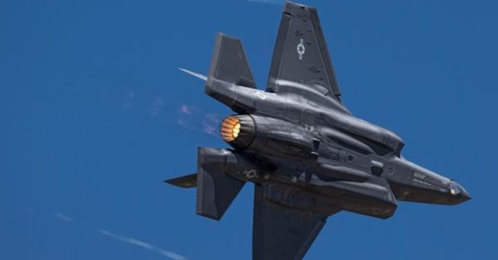 Su-57飞到中国，让美国恼怒，印度担忧！
俄罗斯SU-57隐形战机飞行数千公里