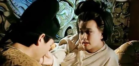 薛怀义，本名冯小宝，原本是个在乡间卖药的小人物，却因一副好皮囊俘获了千金公主府丫