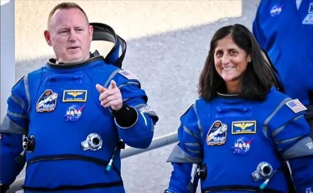 这回真悬了！马斯克的猎鹰9号发射搞砸了，连最后一根救命稻草都没了，美国那俩困在空