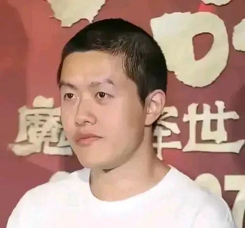 饺子能成功，真的是个小概率事件。换个家庭，他大概率得在崩溃边缘徘徊。
回顾饺子的