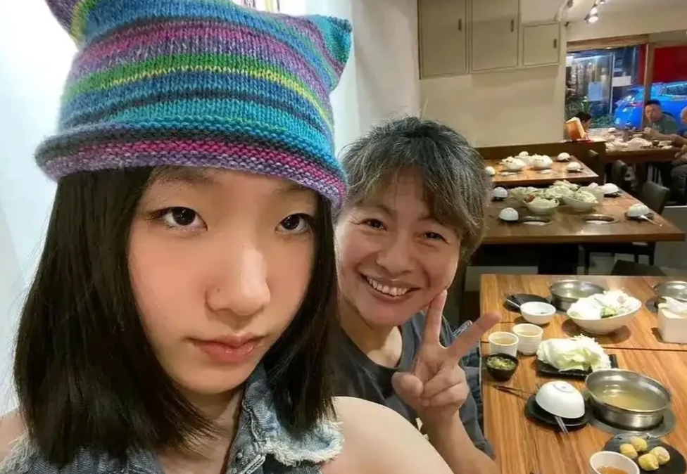 2月14日，S妈争遗产，为了谁？谁获利最大？目前看来，是大S大姐一家！
谁还不知