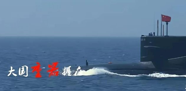 我国这一回是彻底不藏着掖着了，竟然在元宵节当天，高调曝光了镇国神器——094弹道