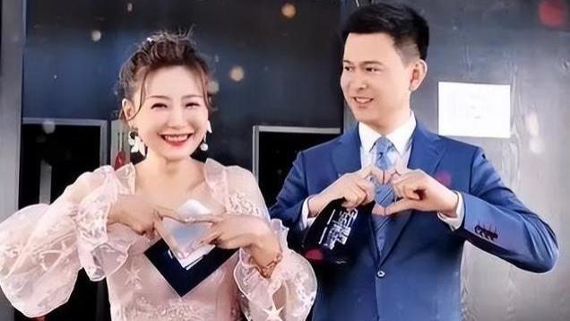湖南台主持人大聚会，陈英俊马可变化大，汪涵和白月光仇晓坐一起
