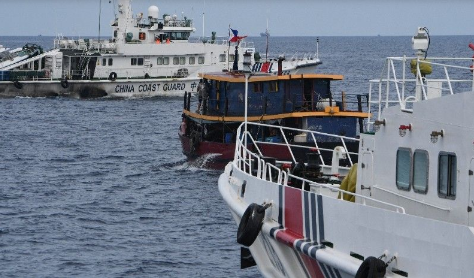 中国外交部于7月22日凌晨发布声明，宣布通过谈判，中方与菲律宾就非法“坐滩”军舰