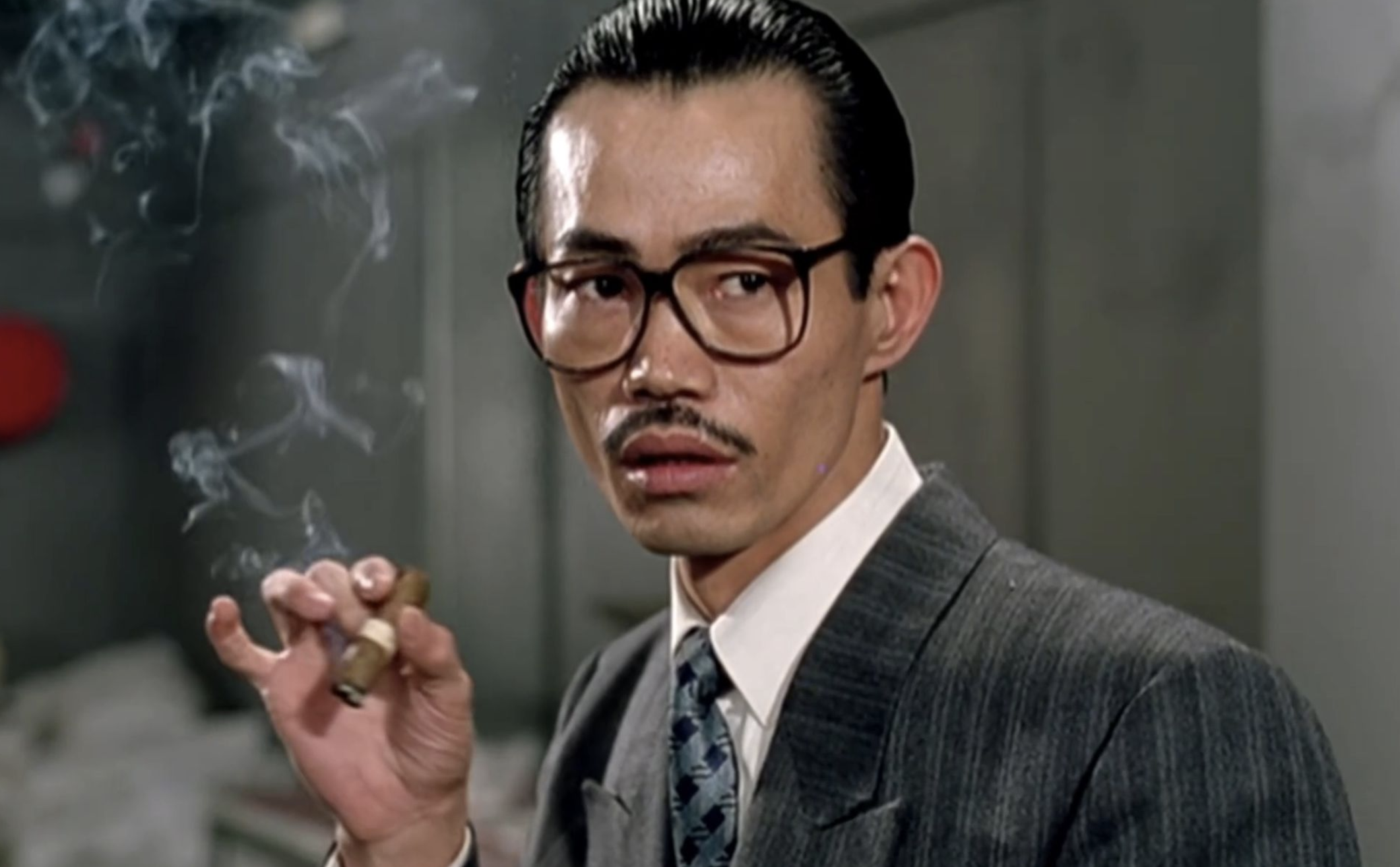很多人迷信李小龙，说他有真功夫，很厉害。事实他的很多电影动作都是元华做替身完成的