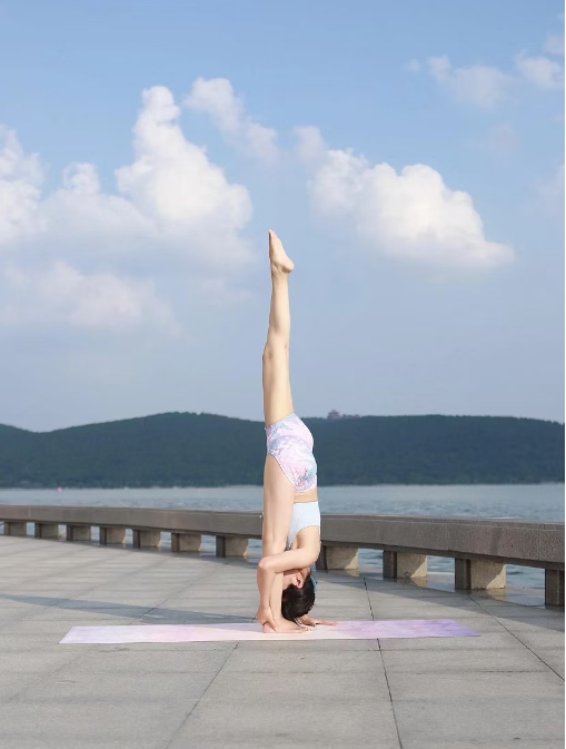 看不出来阿姨还是个练家子啊哈哈哈