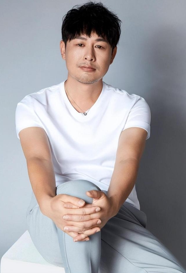 演员，张颂文说，我斗胆讲一句，99.5%演员跟我一样，只有0.5%真的叫衣食无忧