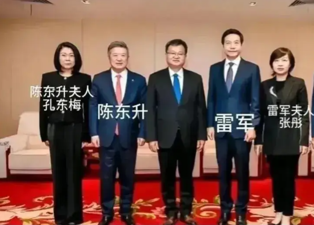 最近最火的互联网大佬当属雷军莫属。随着SU7登入市场，网友已经不叫雷军“雷布斯”